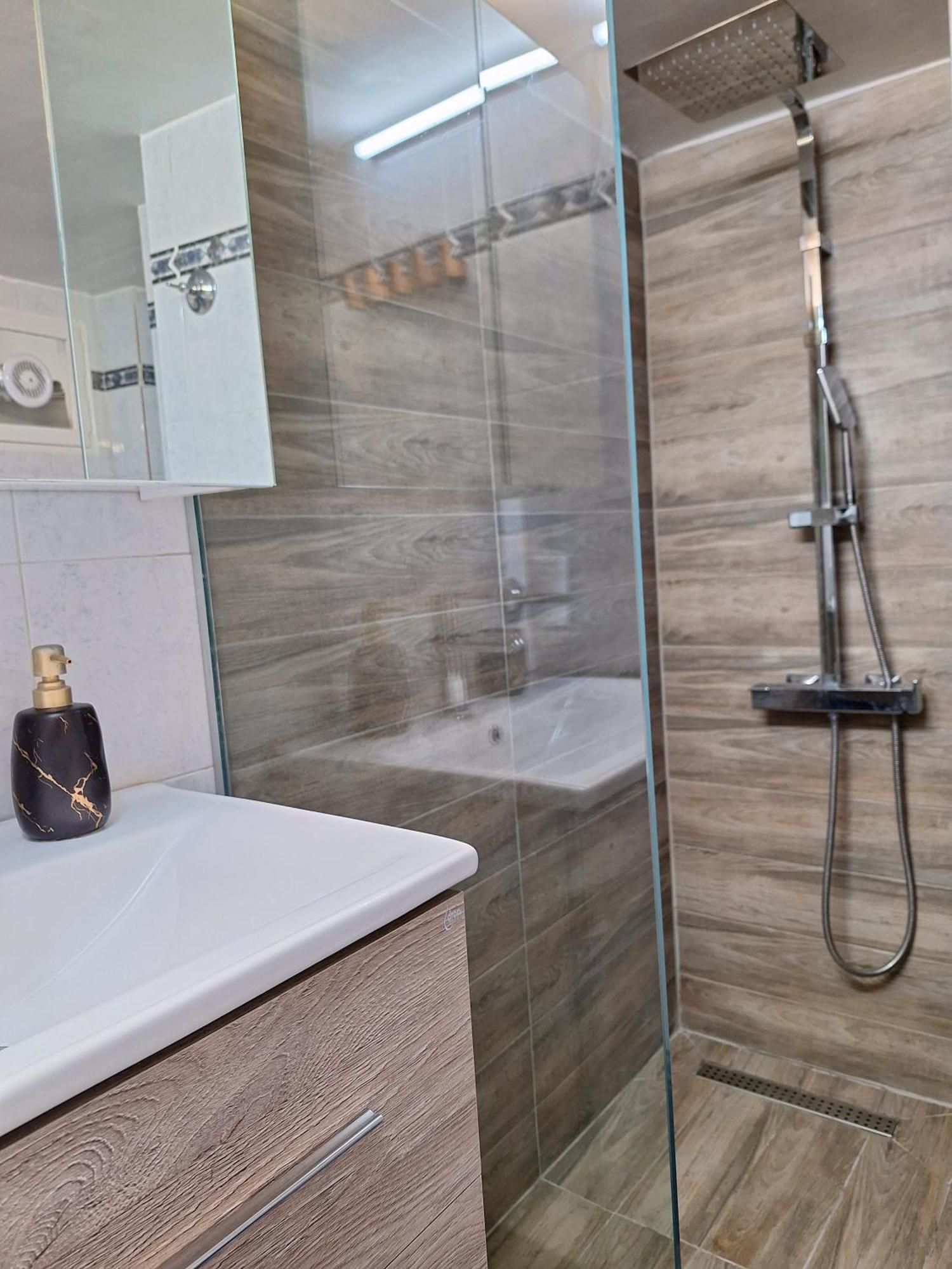Cozy Apartment In The City Center テッサロニキ エクステリア 写真